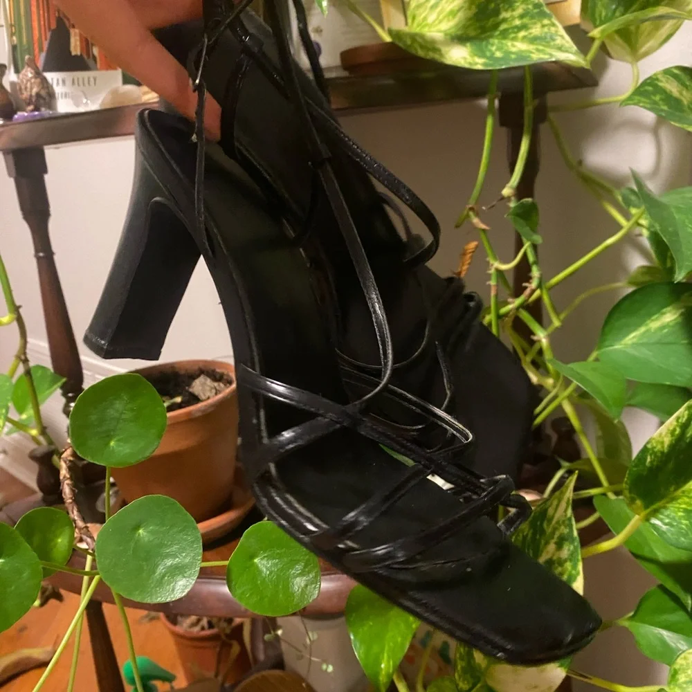 Y2K Black strappy heels - Picture 3 of 3